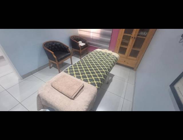 6 BEDROOM HOUSE FOR SALE IN CLUBVIEW